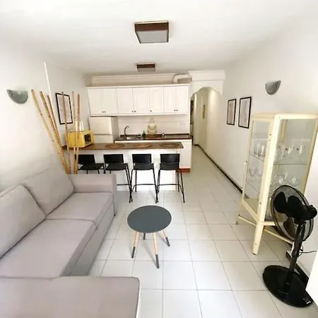 Bright & Comfortable Beach Flat *