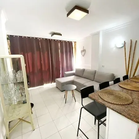 Bright & Comfortable Beach Flat Apartment *